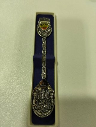 Cucchiaini da collezione di vari paesi