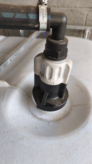 Depósito IBC 1000L con bomba, pistola y contador