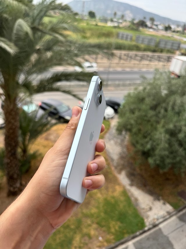iPhone 15 Plus - 93% Batteria