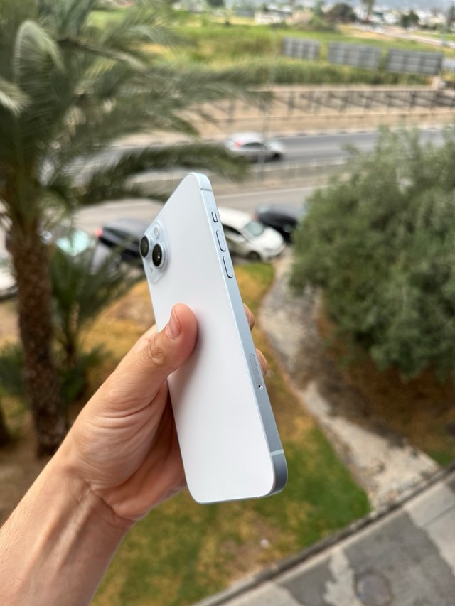 iPhone 15 Plus - 93% Batteria