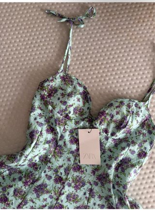 Vestido floral Zara