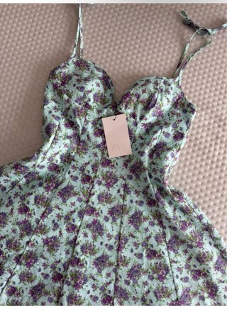 Vestido floral Zara