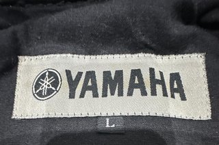 CHAQUETA ORIGINAL YAMAHA DE CUERO NEGRO-MORADO