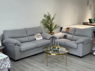 Divano a 3 posti nuovo in offerta