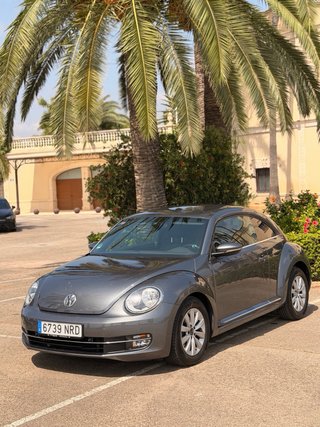 Volkswagen Beetle 2.0 TDI DSG Automático • 2015 •