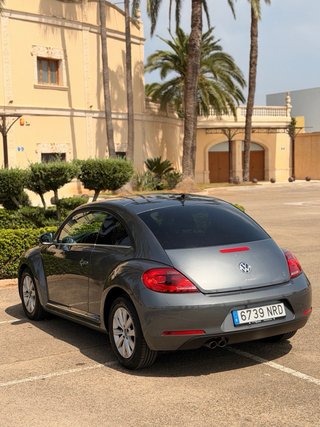 Volkswagen Beetle 2.0 TDI DSG Automático • 2015 •