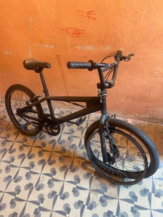 Bicicleta BMX Negra