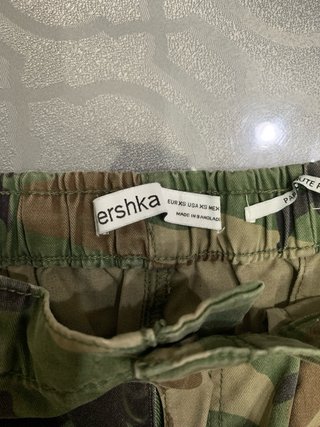 Pantaloni mimetici Bershka