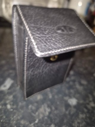 Pitillera cuero JG negra sin estrenar