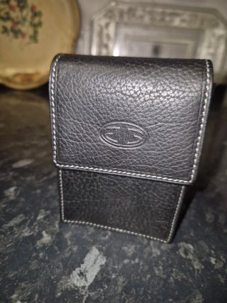Pitillera cuero JG negra sin estrenar
