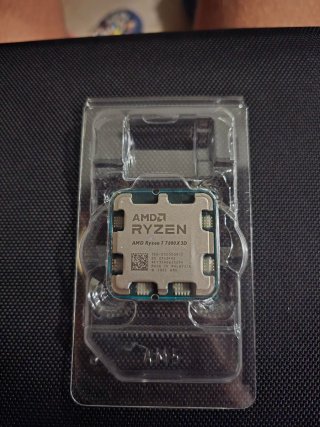 AMD Ryzen 7 7800X3D CPU