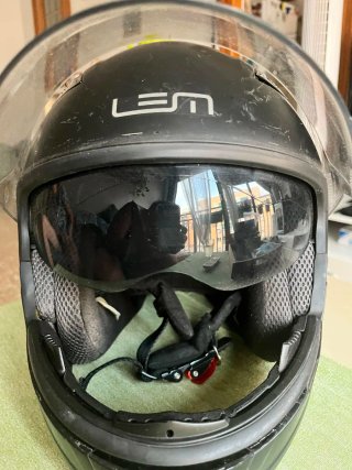 Casco de moto negro