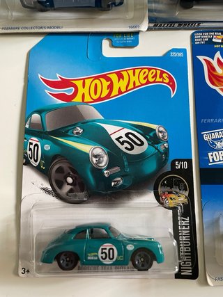 Lote Hot Wheels Mercedes C-Class y Ferrari 308