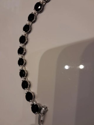 Pulsera de bisutería negra y plateada