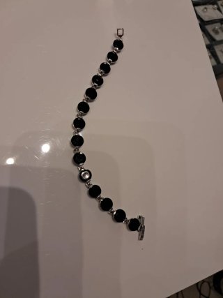 Pulsera de bisutería negra y plateada
