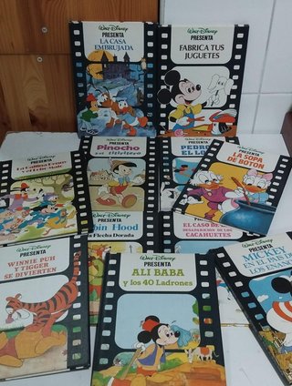 Lote de 11 cuentos infantiles de tapa dura pertene