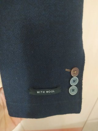 Chaqueta de traje azul marino para hombre.