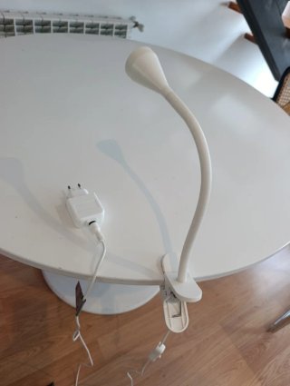 Lámpara de pinza Ikea blanca