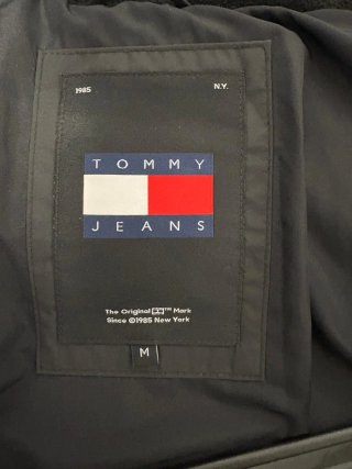 Chaqueta Tommy Hilfiger gris plumífero