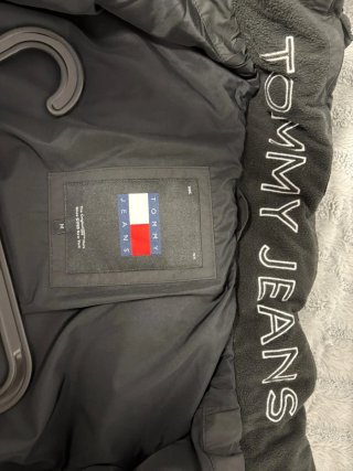 Chaqueta Tommy Hilfiger gris plumífero