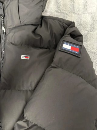 Chaqueta Tommy Hilfiger gris plumífero