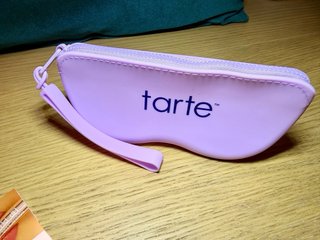 Kit Tarte com necessaire, lip plump e máscara