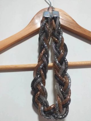 Collare intrecciato da donna