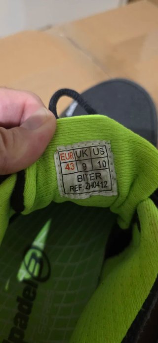 Zapatillas Bullpadel Negras y Verdes talla 43