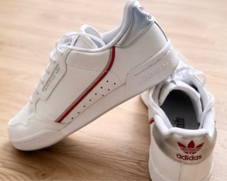 Zapatillas Adidas Continental Blancas y Plateadas