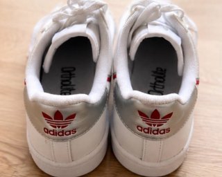 Zapatillas Adidas Continental Blancas y Plateadas