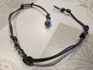 Set di gioielli vari con ciondoli e anelli