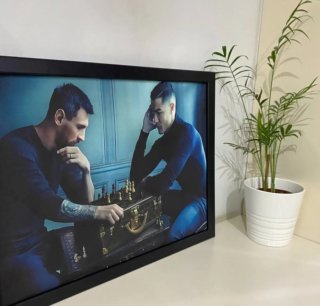 Marco deportivo,  Messi y Cristiano.