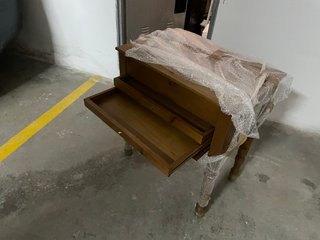 Escritorio antiguo madera maciza