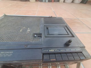 Radio y TV portátil National