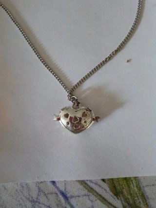 Collana con ciondolo a cuore glitterato