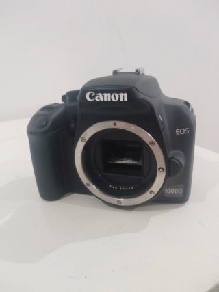 Canon EOS 1000D + Batería + Objetivo 18-55mm