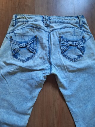 Pantalón vaquero desgastado