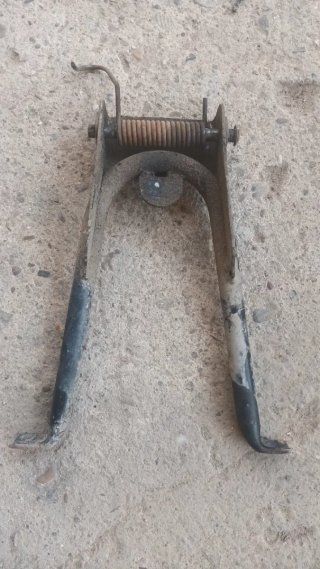 Derbi Variant América caballete central encendido