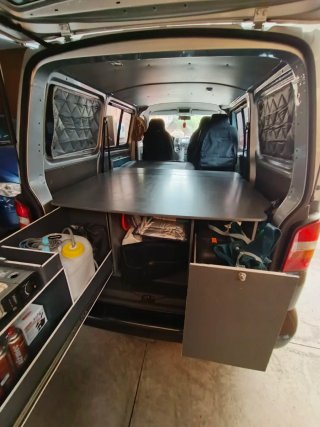 Volkswagen Transporter T5 2005 leer bien