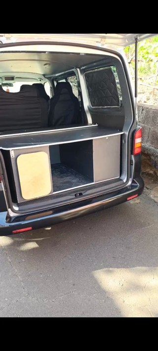Volkswagen Transporter T5 2005 leer bien