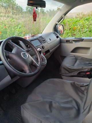 Volkswagen Transporter T5 2005 leer bien