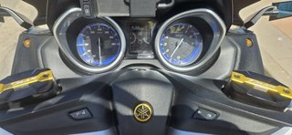 Yamaha TMAX Negro y Dorado