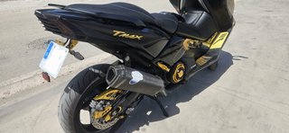 Yamaha TMAX Negro y Dorado