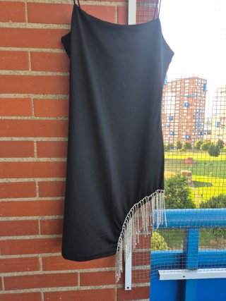 Vestido negro de licra  con detalles plateados