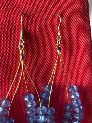 Pendientes largos con cuentas azules
