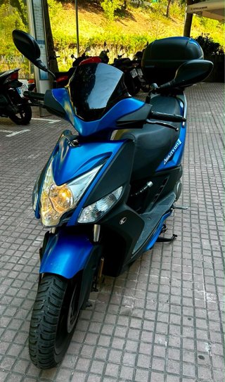 Kymco Agility City Scooter Azul y Negro