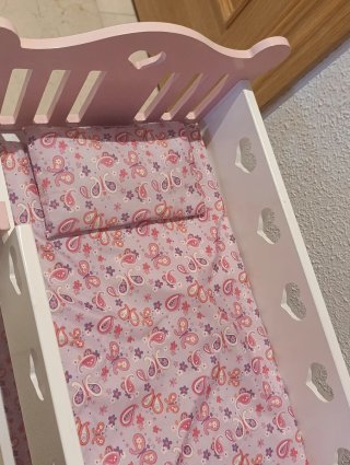 Literas de juguete rosas con corazones