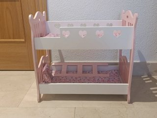 Literas de juguete rosas con corazones
