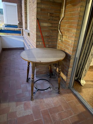 Mesa de camilla redonda de madera