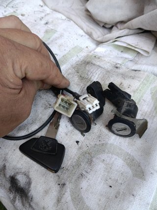 Cerraduras Peugeot Elyseo con llave
